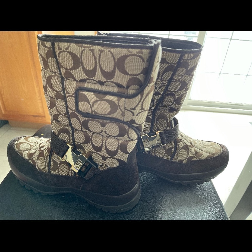 Coach Sandy Brown signature logo winter Boots